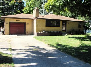 15180 Charluene Dr, Fenton, MI 48430