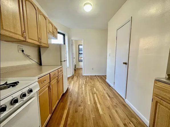 239 West 15th Street image 1 of 9