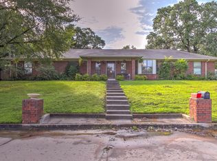 1213 N Moccasin St, Sapulpa, OK 74066