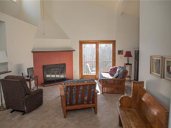 4th image of 12 Brewster Woods Dr
