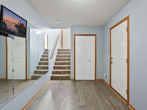 4th image of 652 Willoughby Way W