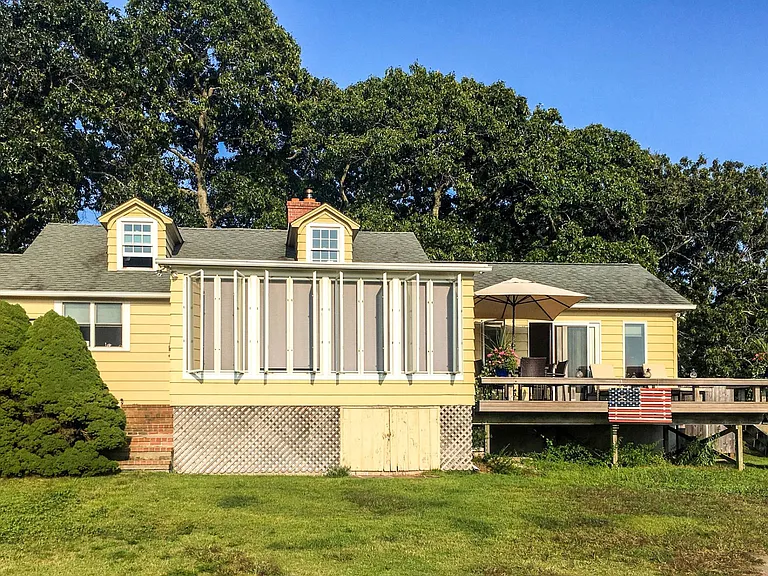 31 Pine Neck Ave — Photo 5