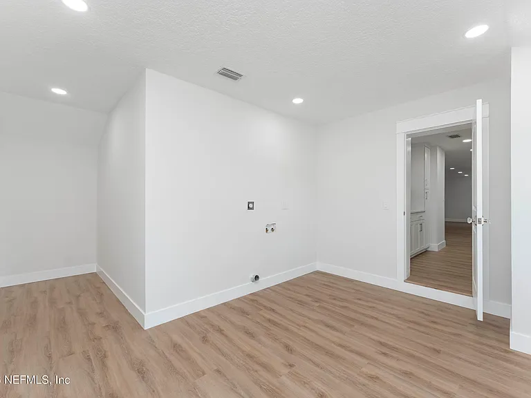 4308 Worth Dr E — Photo 15