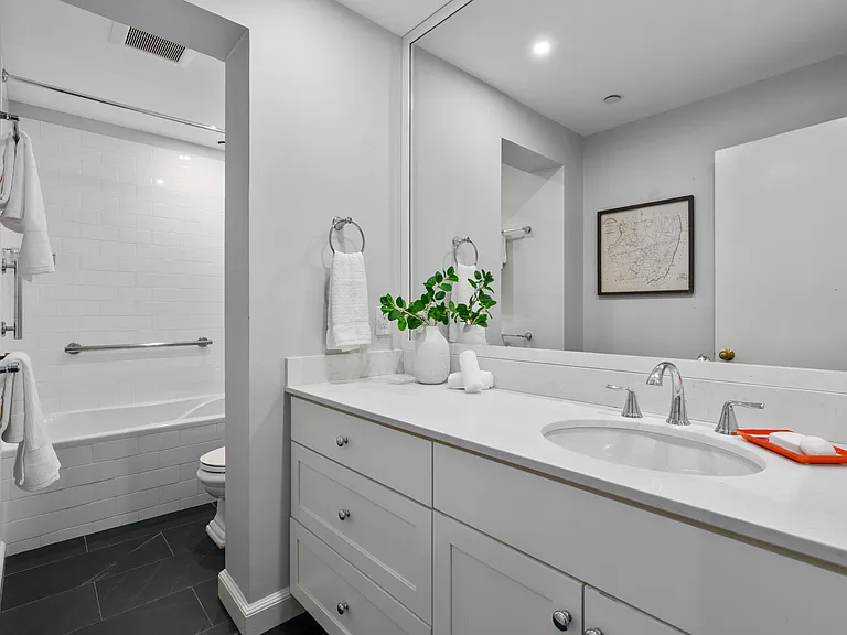 2 Clarendon St #302 — Photo 23
