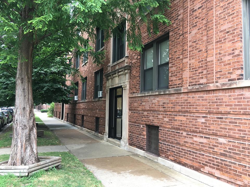 1st image of 1822 W Berteau Ave APT 3
