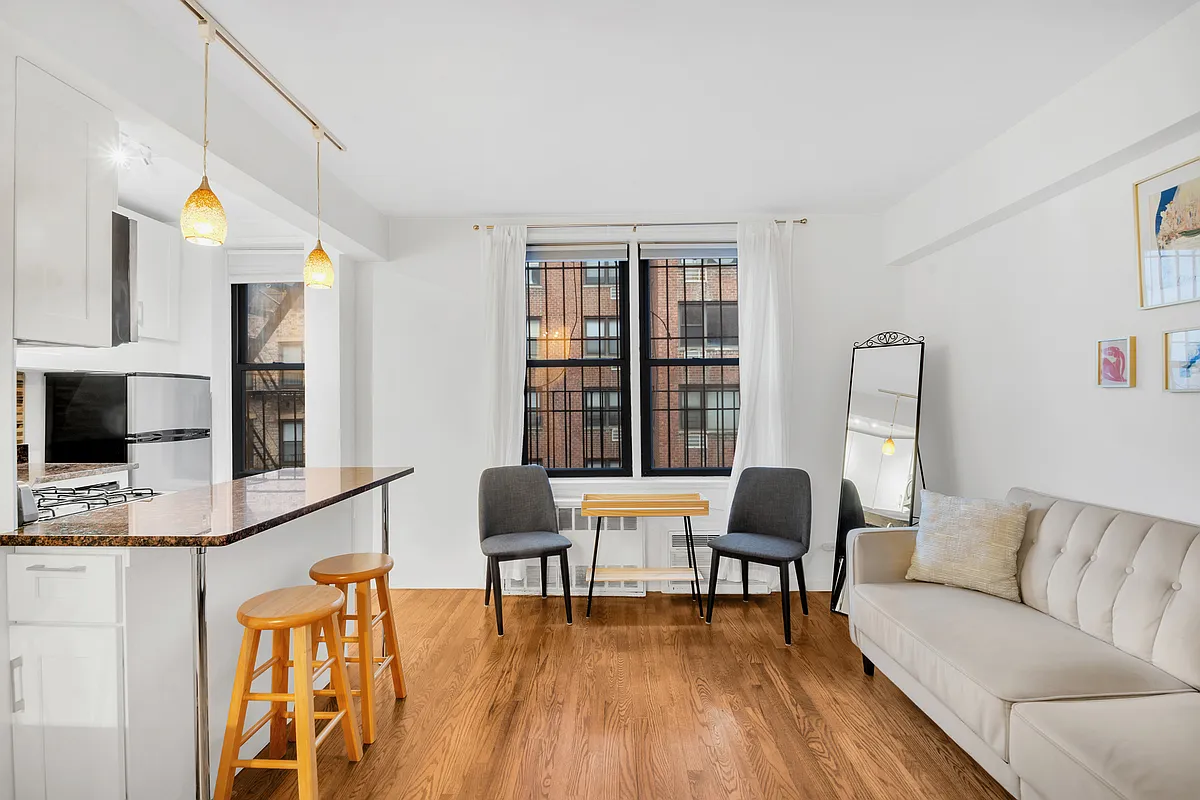 342 East 53rd St Unit 5G  