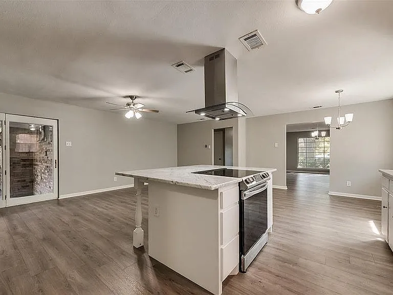 8423 Cadenza Ln — Photo 4