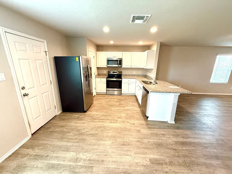 7614 Crestway Rdg — Photo 10