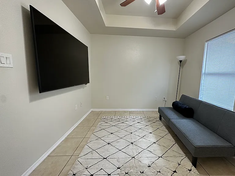 2048 Westminster Cir — Photo 9