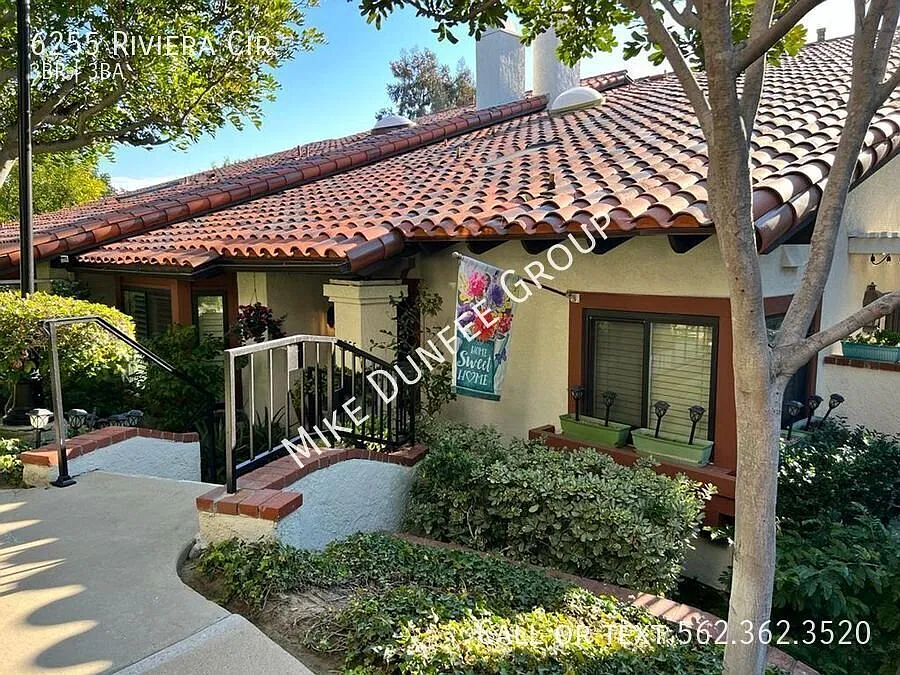 Fully Furnished Three Bedroom Townhouse in Bixby Riviera — Photo 1