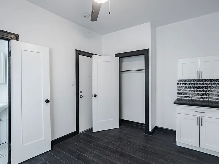 St. Moritz Apartments — Photo 9