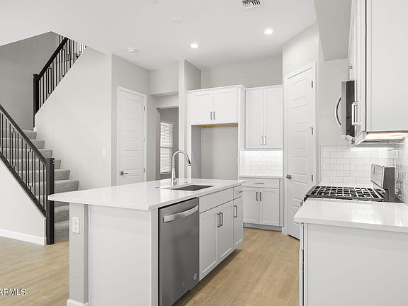 5th image of 5014 E Hartford Avenue