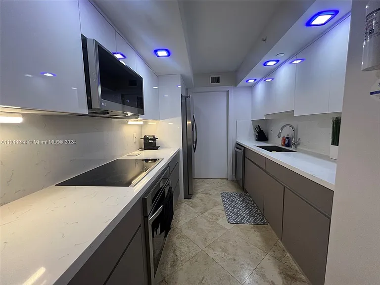6917 Collins Ave #809 — Photo 5