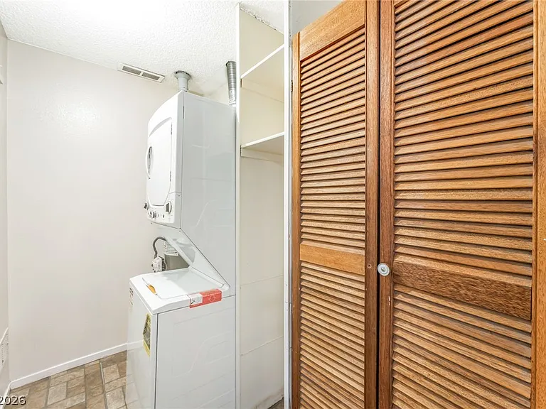 457 N Lamb Blvd #B — Photo 15