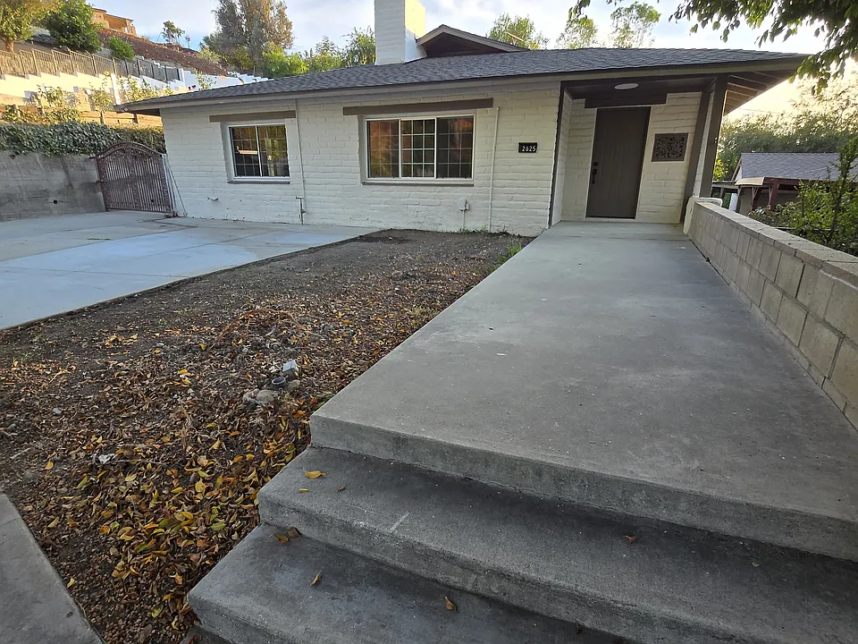 2625 Orange Grove Ave