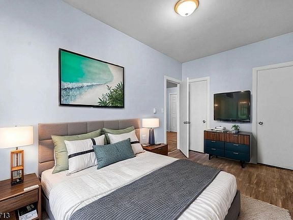 2nd image of 250 Clendenny Ave #4