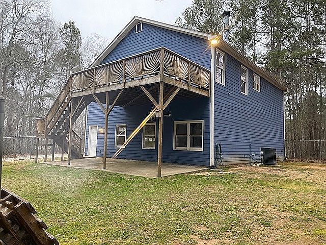 Side view, Patio and Fenced