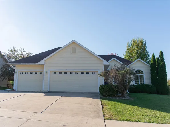 203 Rolling Vista Pl, Indianola, IA 50125