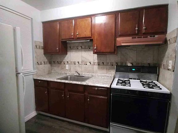 3rd image of 3030 S Moreland Blvd APT 1