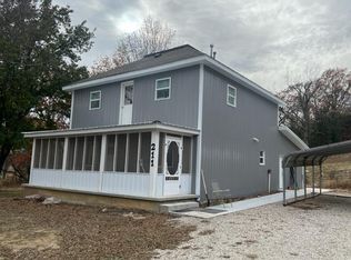 211 E 3rd Ave, Caney, KS 67333