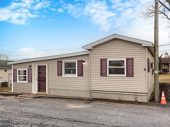 3rd image of 1963 Sheaffer Rd