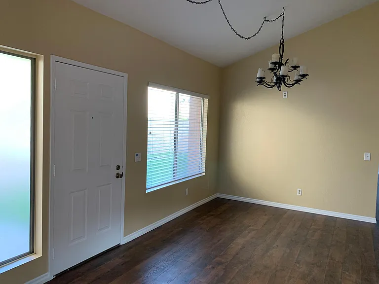 10 Pine Ct — Photo 4
