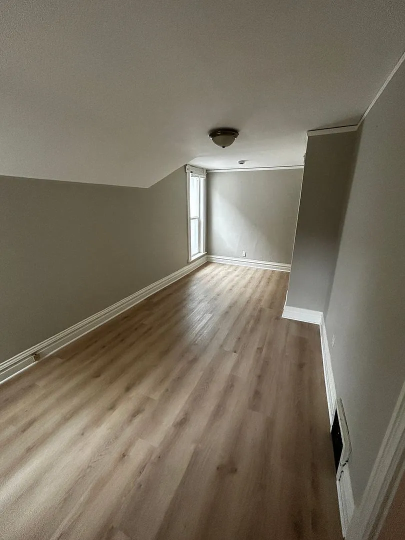 1206 E 3rd Street — Photo 1