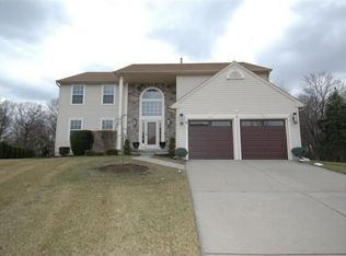 9 Adams Dr, Burlington, NJ 08016