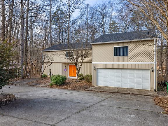 4th image of 323 Meldau Rd