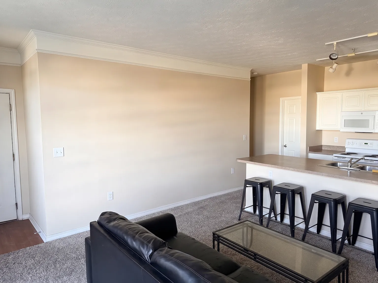 1901 N Lincoln Ave — Photo 2