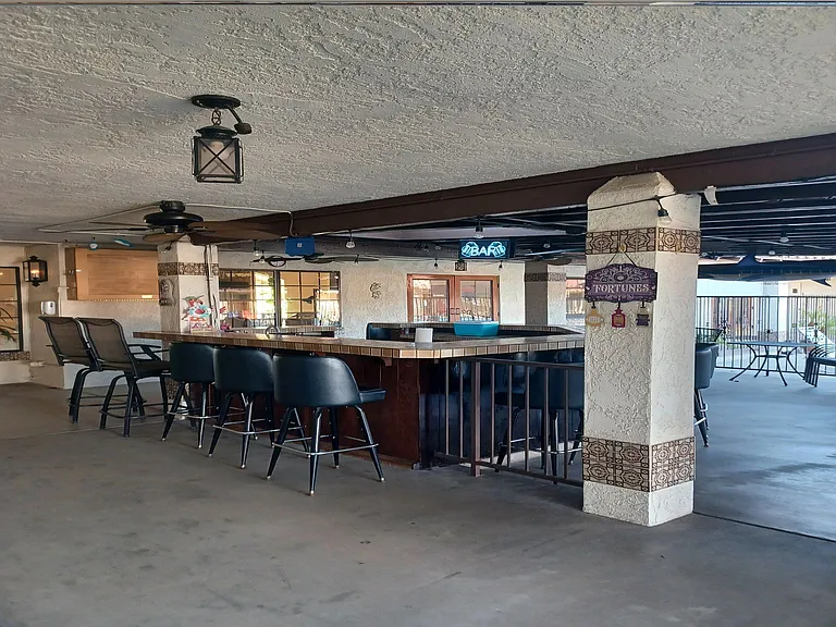 Community bar