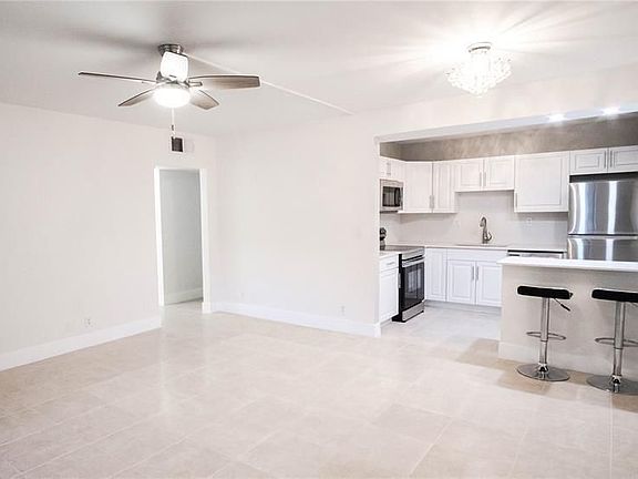 4th image of 760 SE 2nd Ave APT D215
