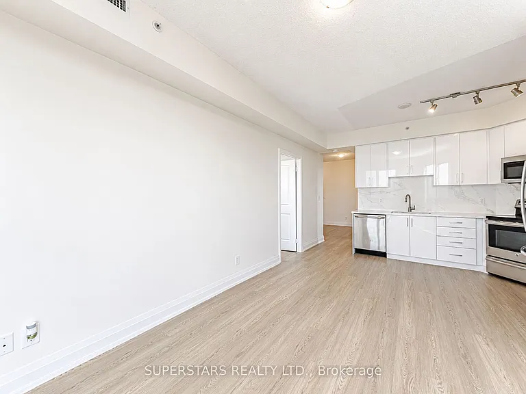 7161 Yonge St #1626 — Photo 12