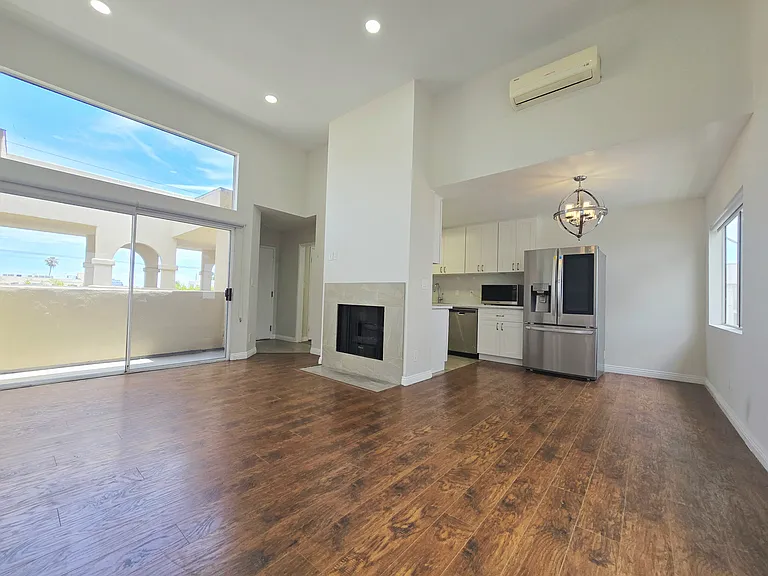 1559 Armacost Ave #302 — Photo 18