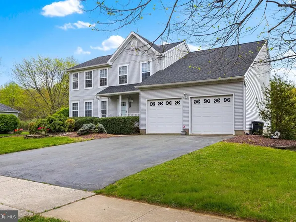28 Hibiscus Ln, Robbinsville, NJ 08691
