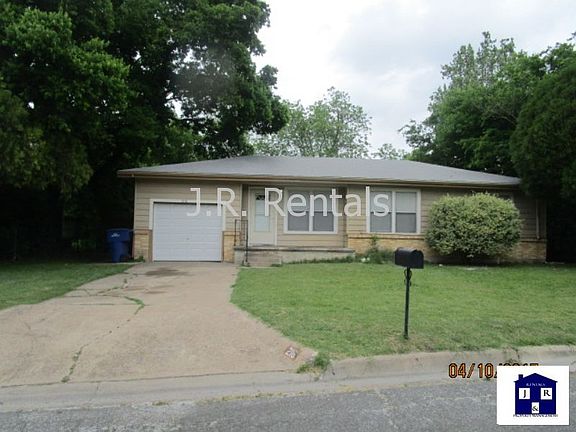 2nd image of 216 Meggs Blvd