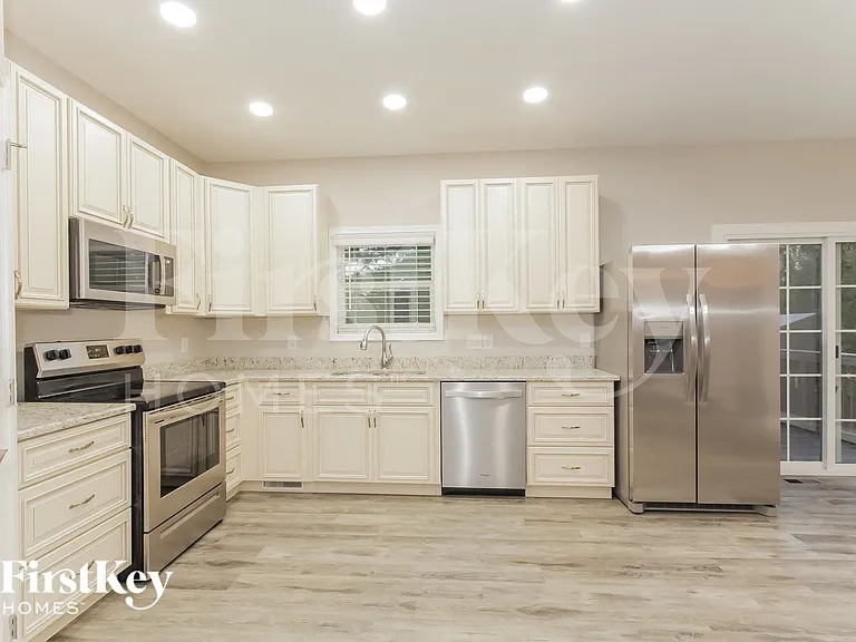 409 Lakeridge Dr — Photo 7