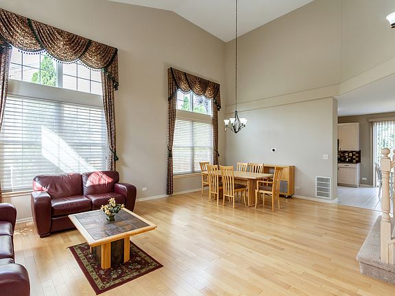 5th image of 1831 Churchill Ln