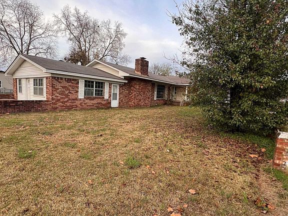2nd image of 418 Rock St