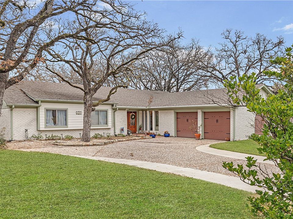 1st image of 2407 Quail Hollow Dr