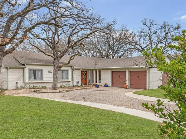 2407 Quail Hollow Dr, Bryan, TX 77802