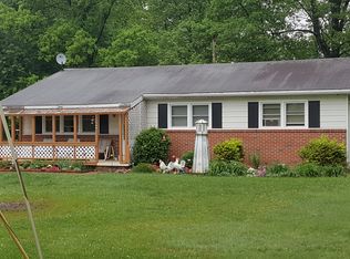 569 Shumberger Ln, Boiling Springs, PA 17007