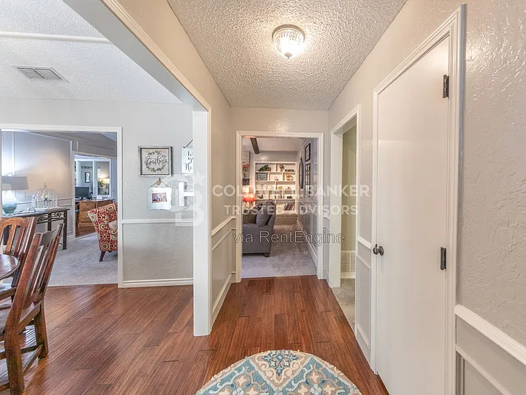 3620 93rd St — Photo 8