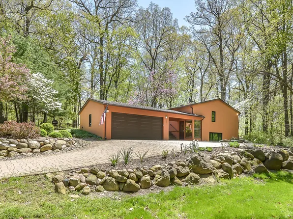 2301 Blueberry Ln, Ann Arbor, MI 48103