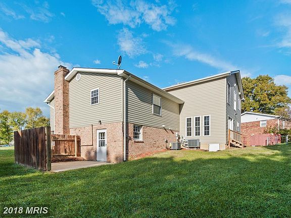 4th image of 704 Bourne St