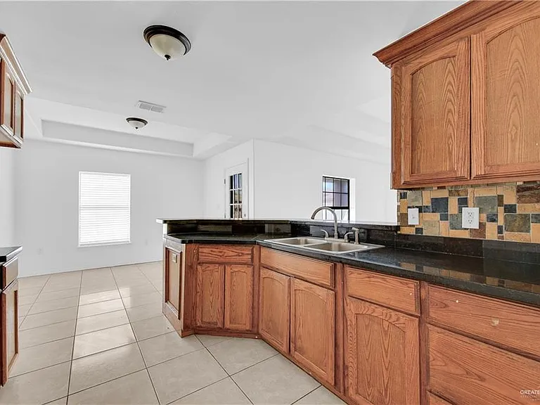 2101 Sunrise Dr — Photo 5