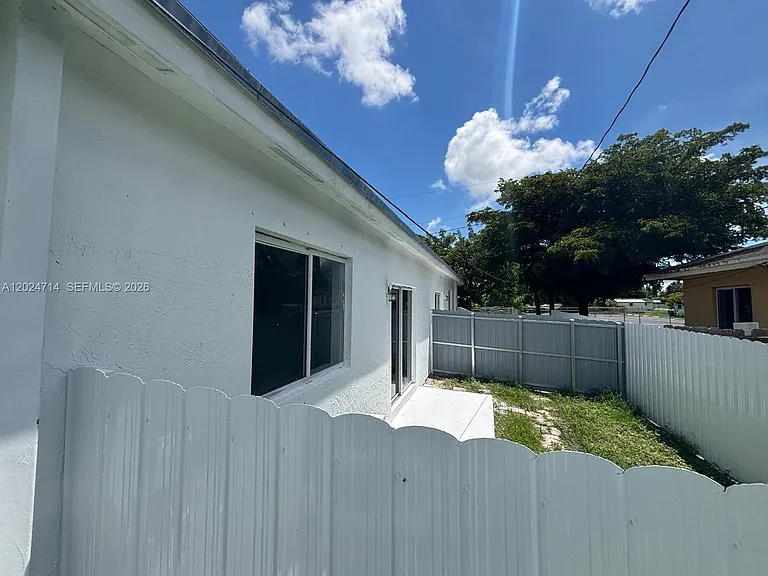 26514 SW 138th Ave — Photo 2