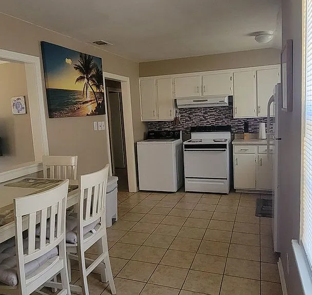 808 Mary St — Photo 10