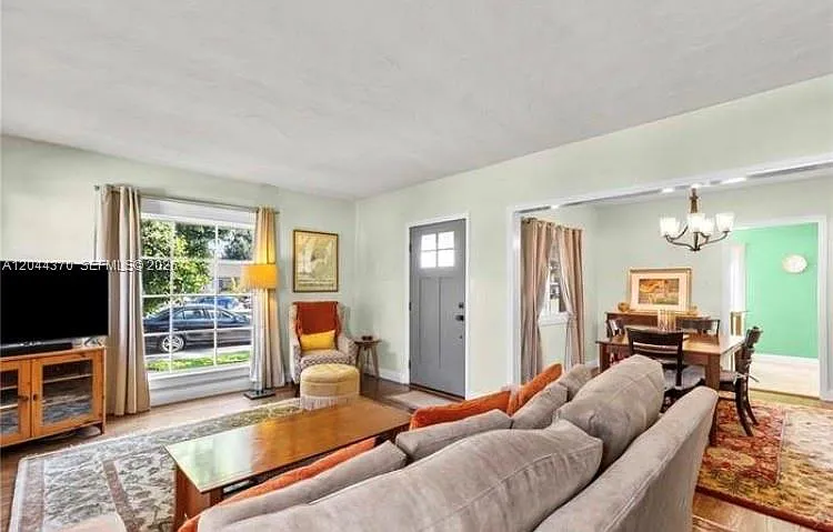 2871 Daisy Ave — Photo 2