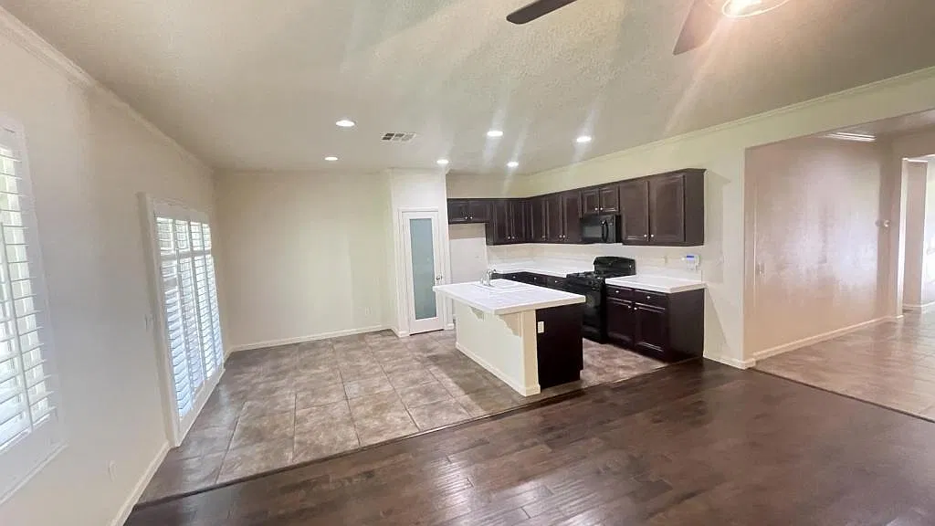 5419 Woodard Ridge Dr — Photo 3